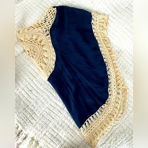 Vintage boho crocheted top. Fits S-XL. Never worn, no tags.